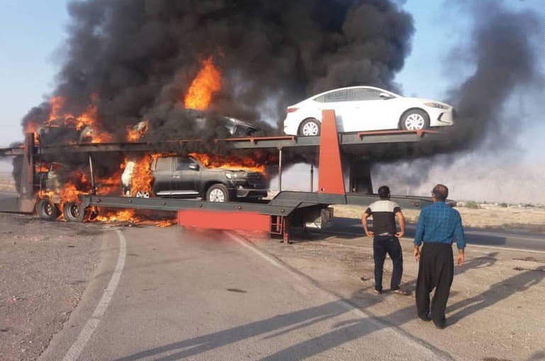 آتش سوزی تریلی خودروهای وارداتی در گمرک بندرعباس